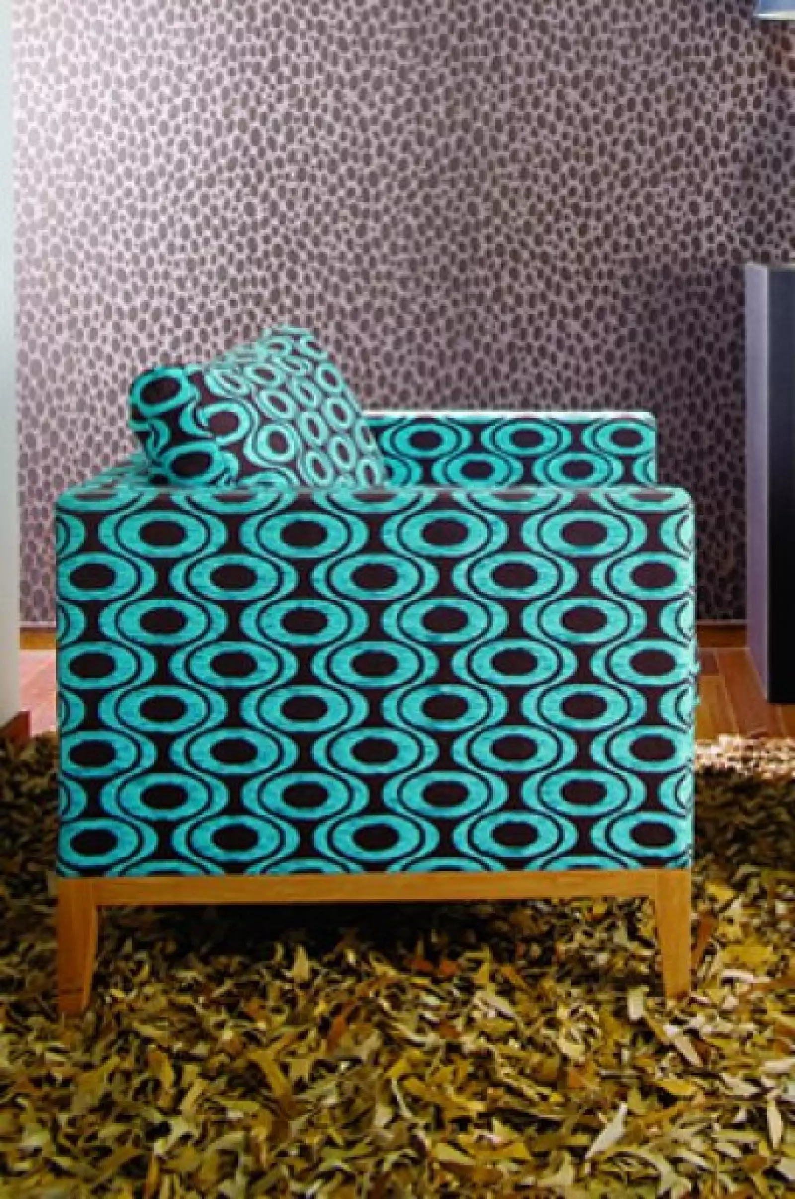 BRIGHT ON BROWN Sillón, Martínez & Sordo, 14,210 pesos.