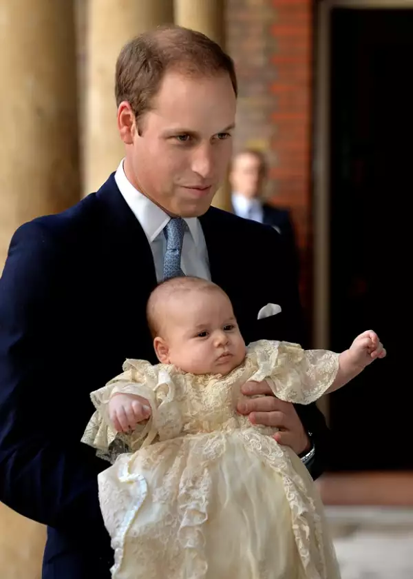 Guillermo de Inglaterra con su hijo George en la Capilla Real del Palacio de St James.