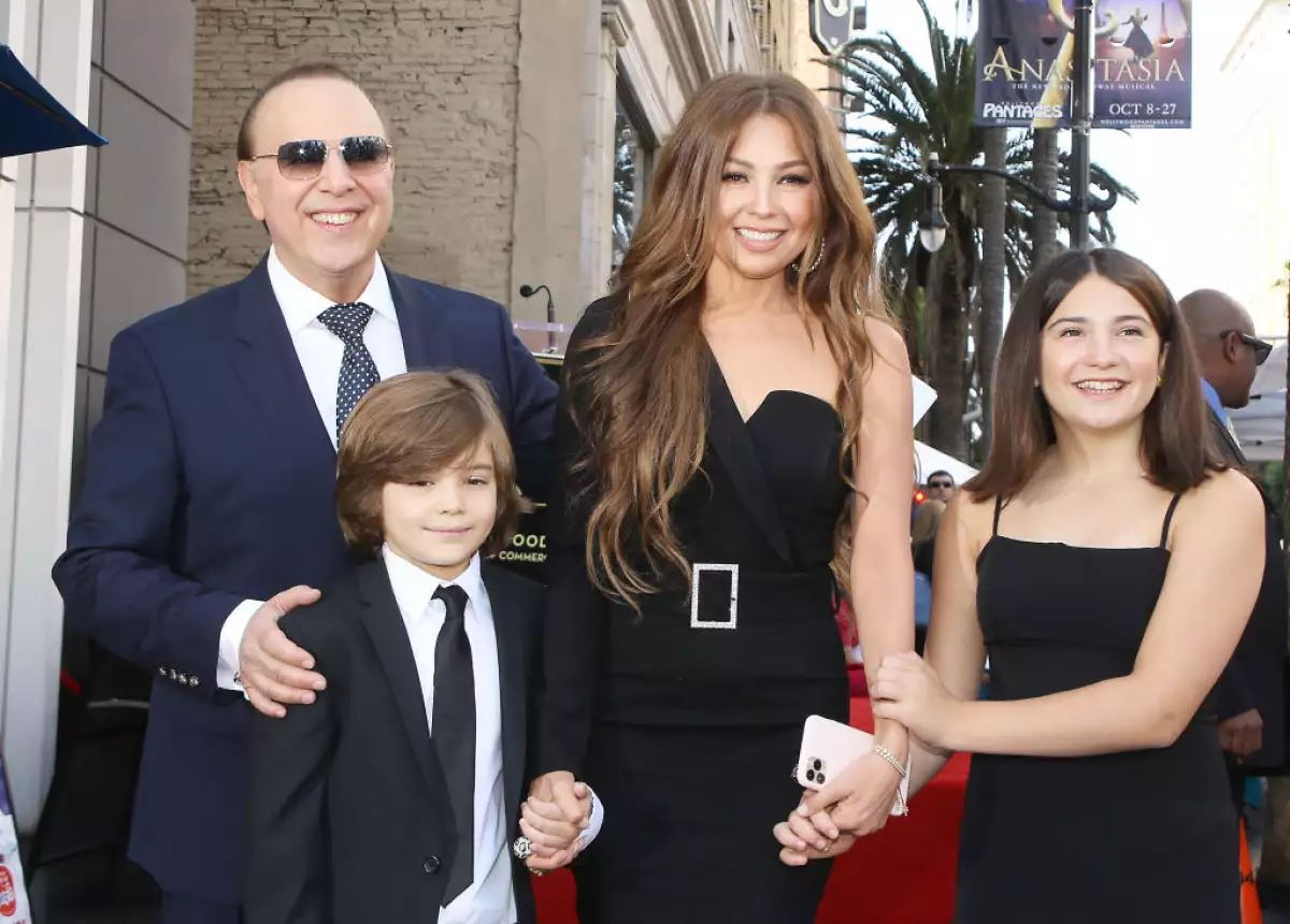 Tommy Mottola, Thalía, Sabrina Sakaë Mottola Sodi y Matthew Alejandro Mottola Sodi.