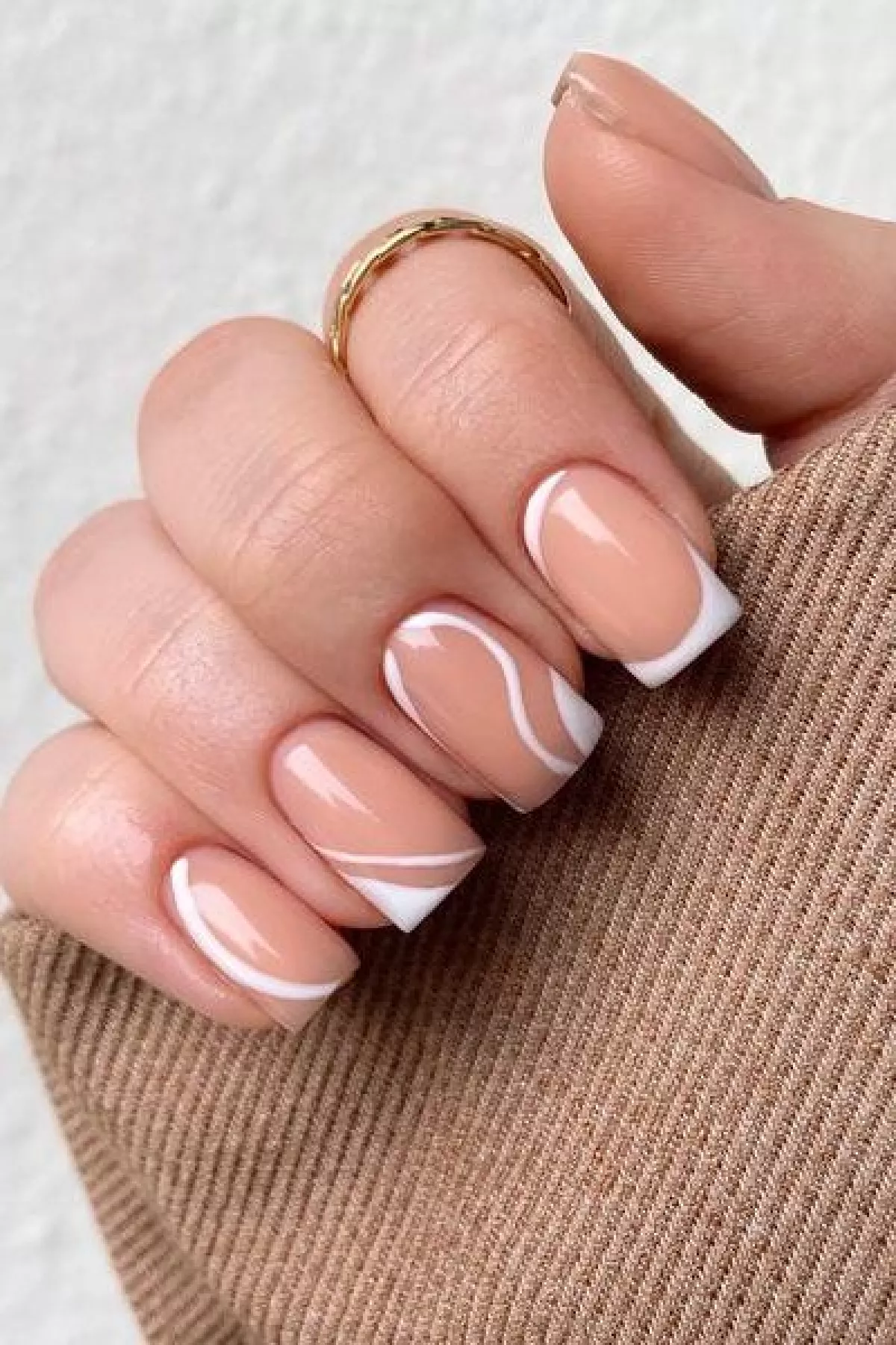 uñas con estilo manicure francés