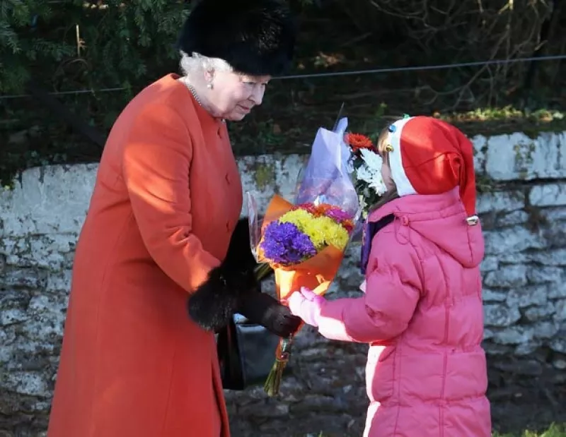 La reina Isabel II también se mostró sonriente.