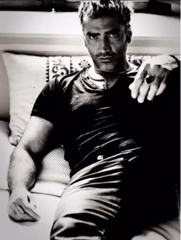 Alejandro Fernández complace a sus seguidores en redes sociales con fotos muy hot y grandes recuerdos como ocurrió en esta ocasión.