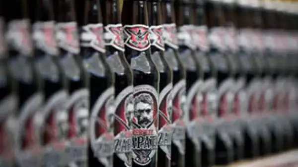 La firma busca innovar en el sector con cervezas coleccionables. (Foto: AP)