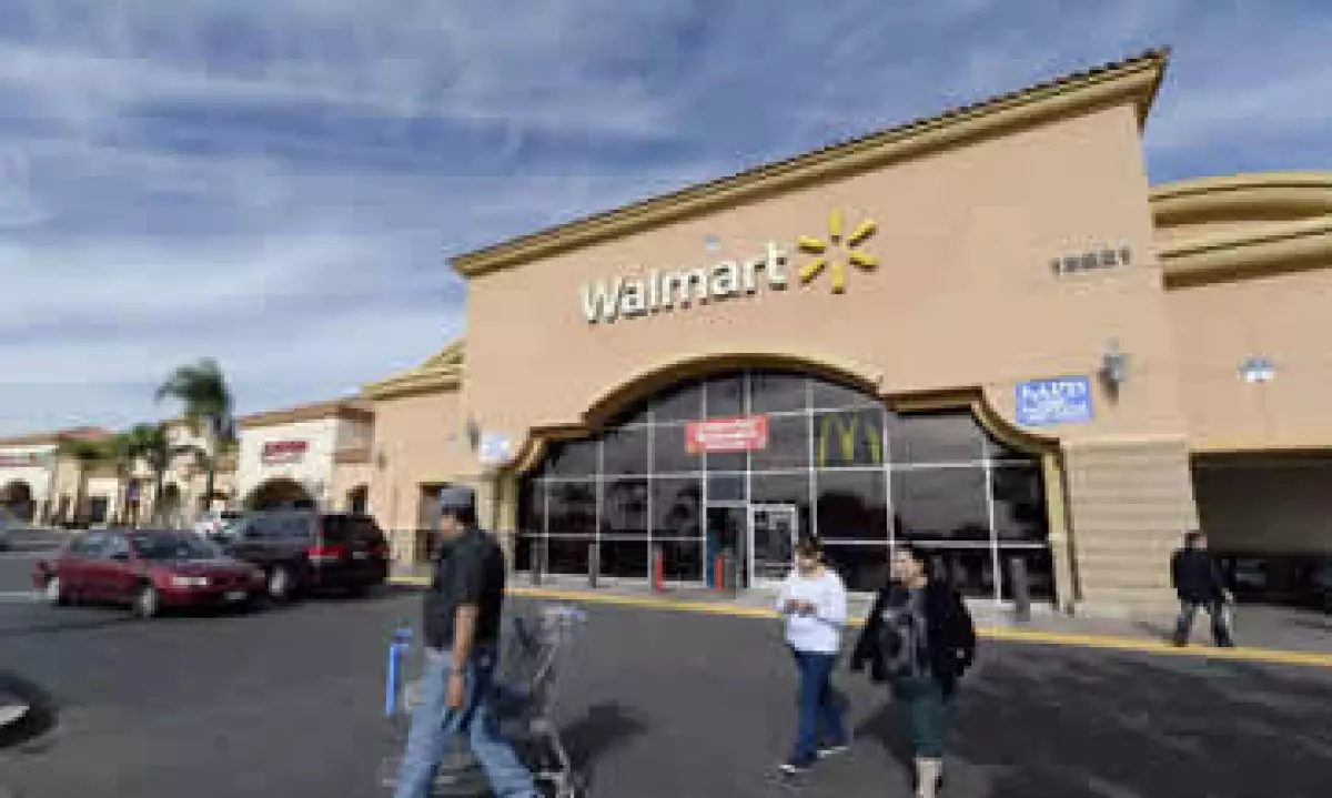 Walmart registró una caída en su utilidad neta de 12.8% a (Foto: Reuters)