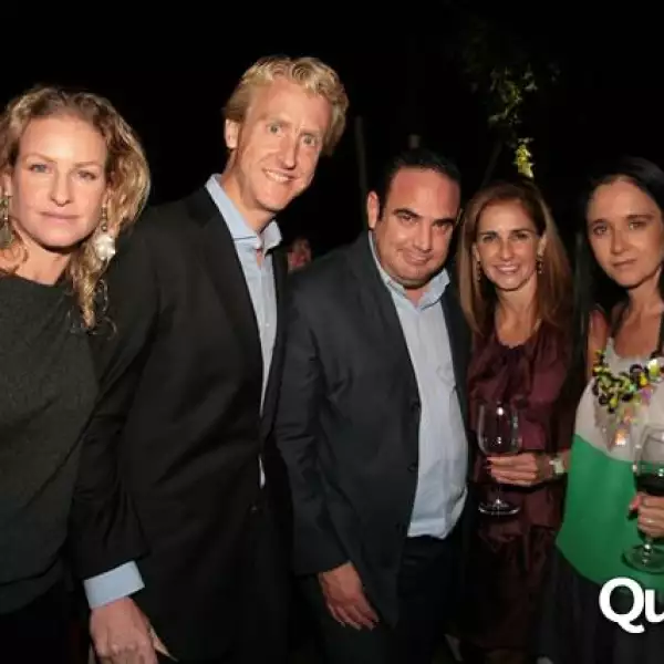 Marco Beteta entrega reconocimientos a los mejores Restaurantes