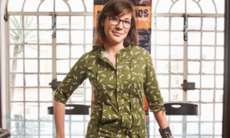 El 70% de los ingresos del negocio de Gabriela Enrigue viene de las grandes compañías que pagan para entrenar a sus ejecutivos con casos reales con microempresarios. (Foto: Adán Gutiérrez)