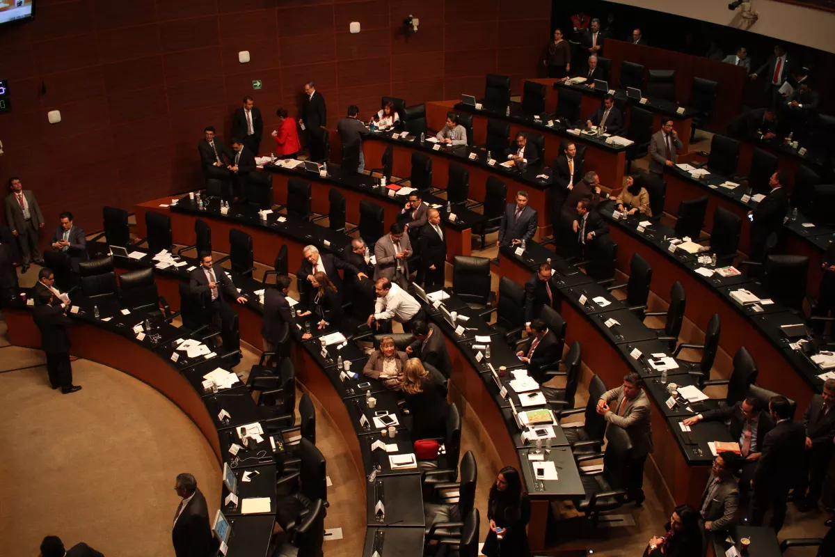Los senadores aprobaron que los créditos del Infonavit que se encuentren firmados en veces de salario mínimo, no pierdan sus condiciones.
