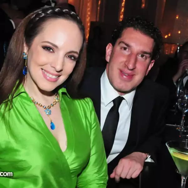 Erika Swain,Simón Atri