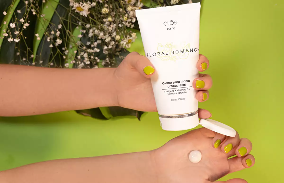 CLOE-PRESENTA-CLOE-CARE-CUIDADO-DE-LA-PIEL.jpg