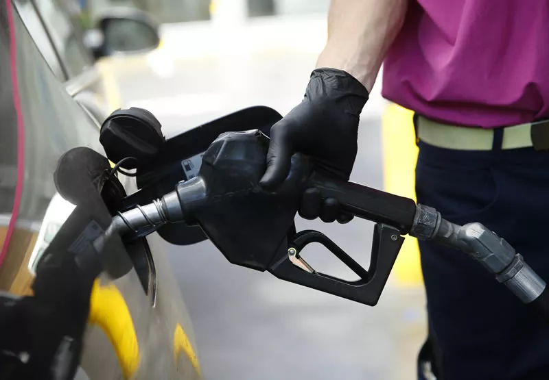 La Secretaría de Energía otorgó un total de 32 permisos para importar gasolina y diésel.