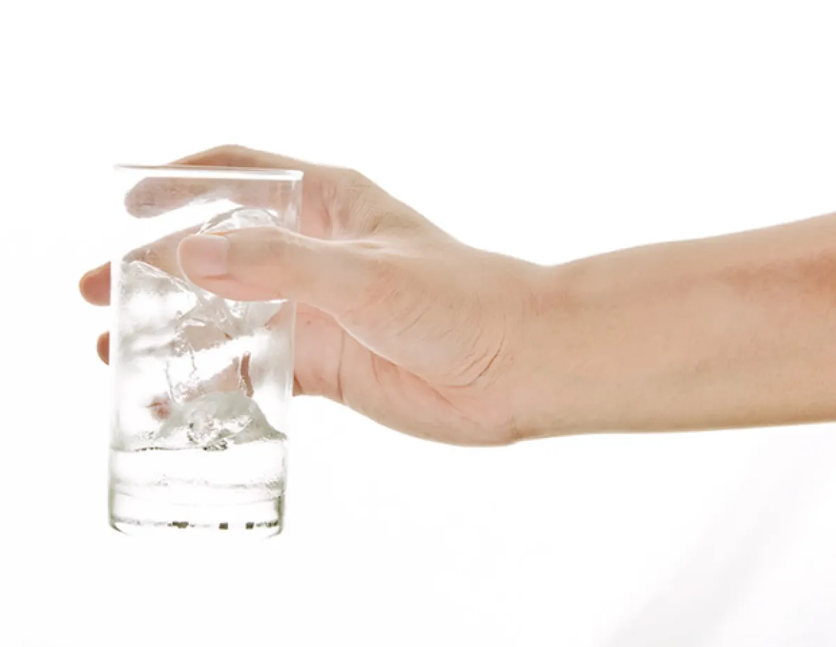 Recuerda hidratarte diario y toma agua antes, durante y después de hacer ejercicio.