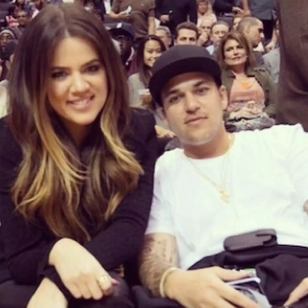 Después del distanciamiento que tuvo con el resto del clan Jenner-Kardashian, el joven regresó para mostrar su amor por sus hermanas a través de Twitter.