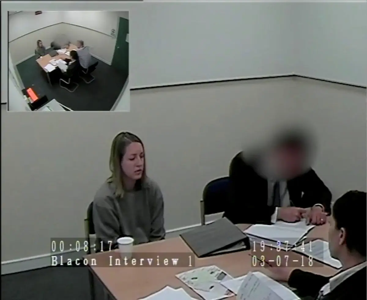 Lucy Letby, que estaba siendo juzgada en el Tribunal de la Corona de Manchester acusada del asesinato de siete bebés, habla durante su interrogatorio, en Chester, Gran Bretaña, en esta captura de pantalla obtenida de un vídeo de folleto sin fecha obtenido por Reuters el 17 de agosto de 2023.