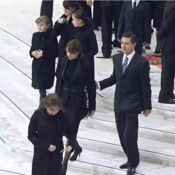 Como el protocolo lo pide, todos asistieron vestidos de negro.