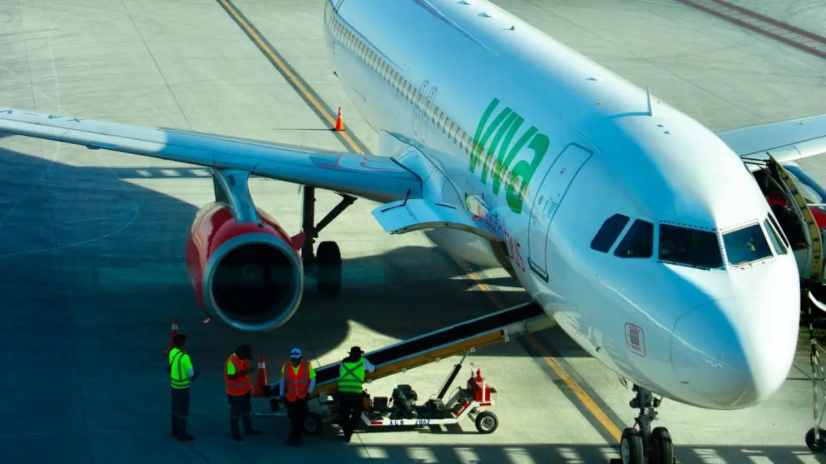 La posible fusión de Viva y Volaris alerta a pilotos de México: advierten por prácticas monopsónicas