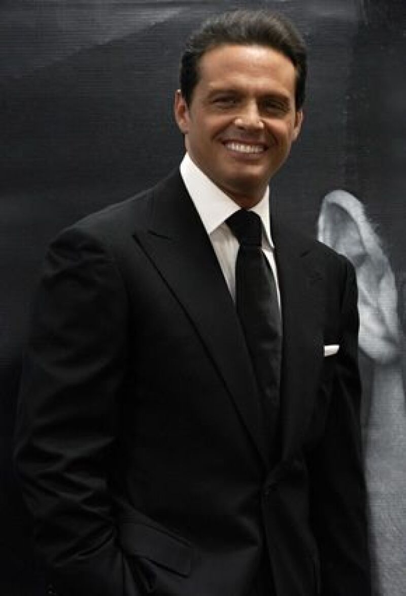 El cantante lució muy sonriente en el concierto que ofreció este jueves en Jalisco, donde logró lleno total en su primer fecha.
