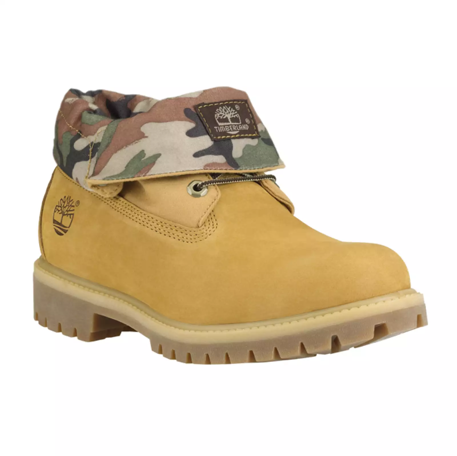 El calzado con inspiración militar no brilló por su ausencia en el lookbook de la marca.