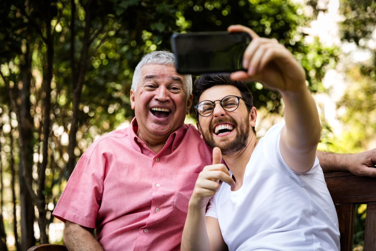 Millennial y adulto.