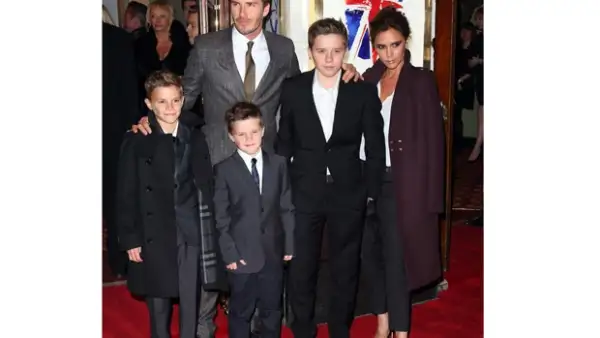 Después de diez años de vivir fuera del Reino Unido, el clan Beckham está listo para regresar a su hogar, recientemente vieron al futbolista y a su hijo Brooklyn viendo escuelas de primer nivel.