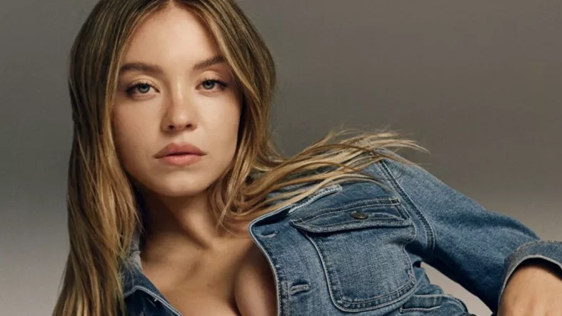 Sydney Sweeney causa polémica por presunto mensaje oculto en la campaña de American Eagle