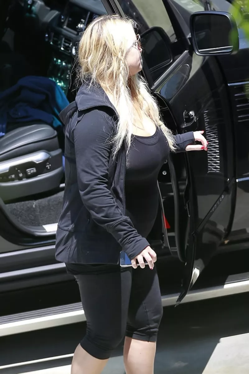 Fue hace dos meses que la cantante dio a luz a su pequeña Maxwell, sin embargo en vez de perder, parece que ha ganado peso.