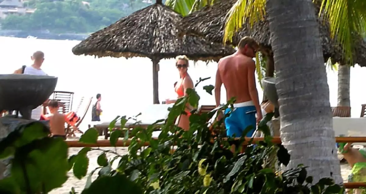 Britney Spears bajó a la playa en su primer día en Ixtapa.