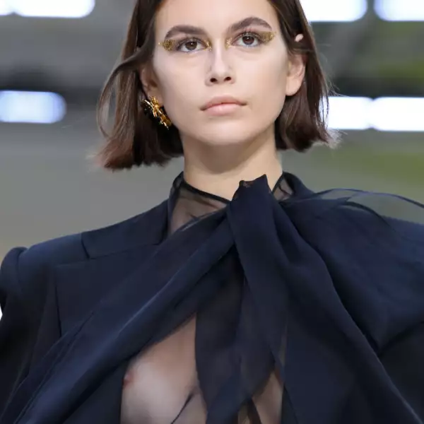 Valentino : Runway - Paris Fashion Week - Womenswear Spring Summer 2020