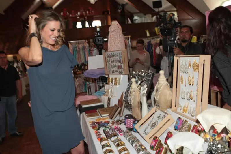 La conductora inauguró su tradicional bazar, ahora lo llevó a Boulevard de la Luz, esto, debido a que la gente en esa parte de la ciudad expresó sus ganas de colaborar.