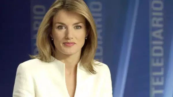 El día de hoy se cumplen 9 años de que Letizia entró oficialmente a la familia real española. No ha sido sencillo, pero su esposo ha tratado de estar con ella en todo momento.