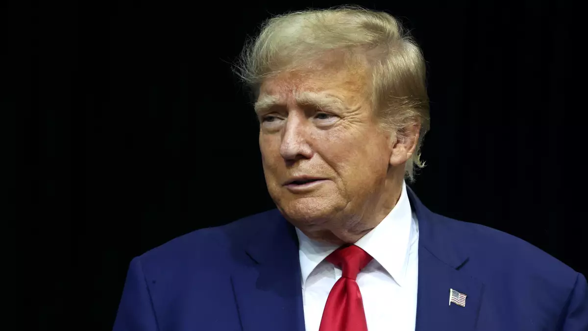 El expresidente de los Estados Unidos y candidato presidencial republicano Donald Trump habla durante un mitin de campaña presidencial de 2024 en Dubuque, Iowa, EE. UU. el 20 de septiembre de 2023.