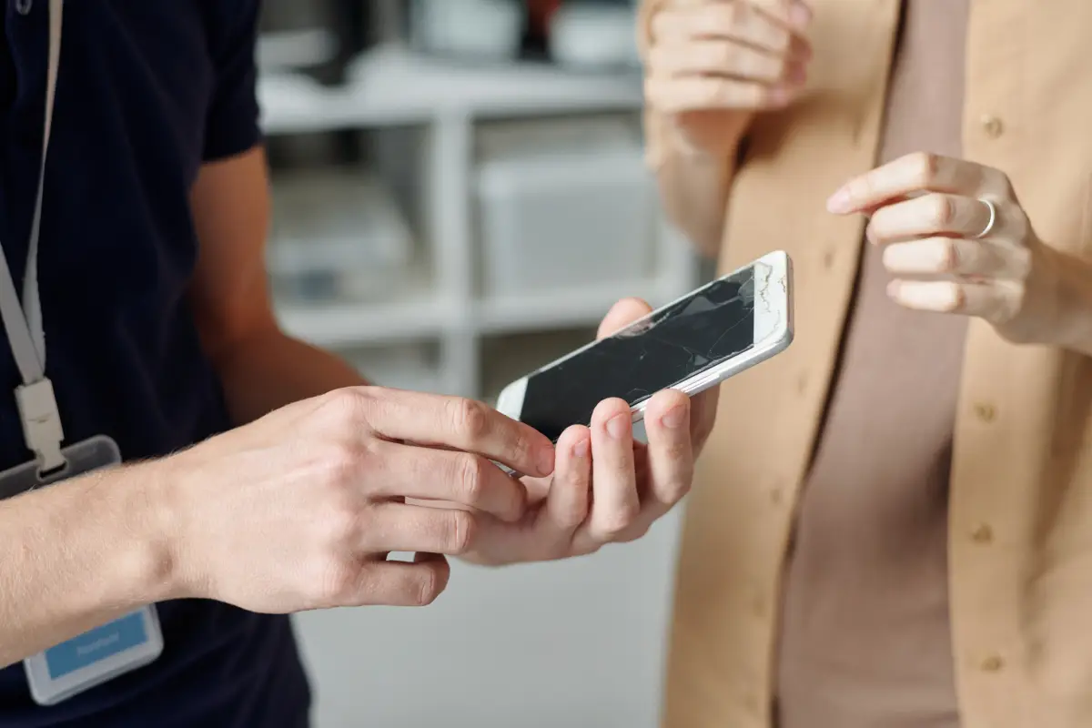 Comprar inteligente: la venta de celulares de segunda mano crece en México