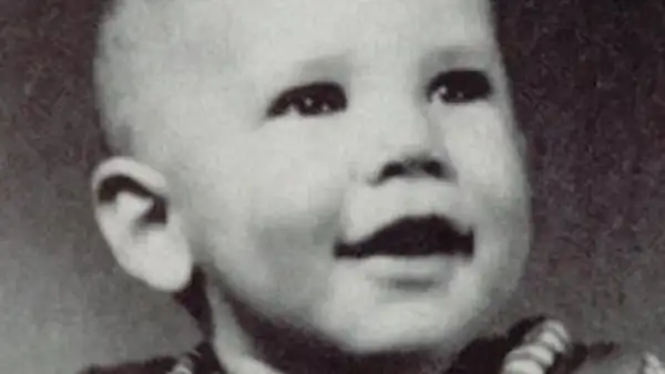 1943: 6 meses. Harrison Ford nació en el Swedish Covenant Hospital en Chicago.