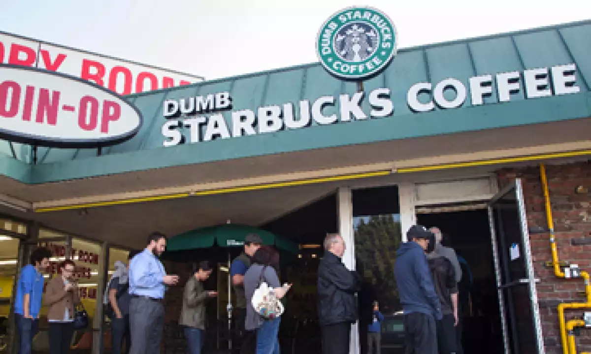 La tienda regaló cafe durante el fin de semana. (Foto: Reuters)