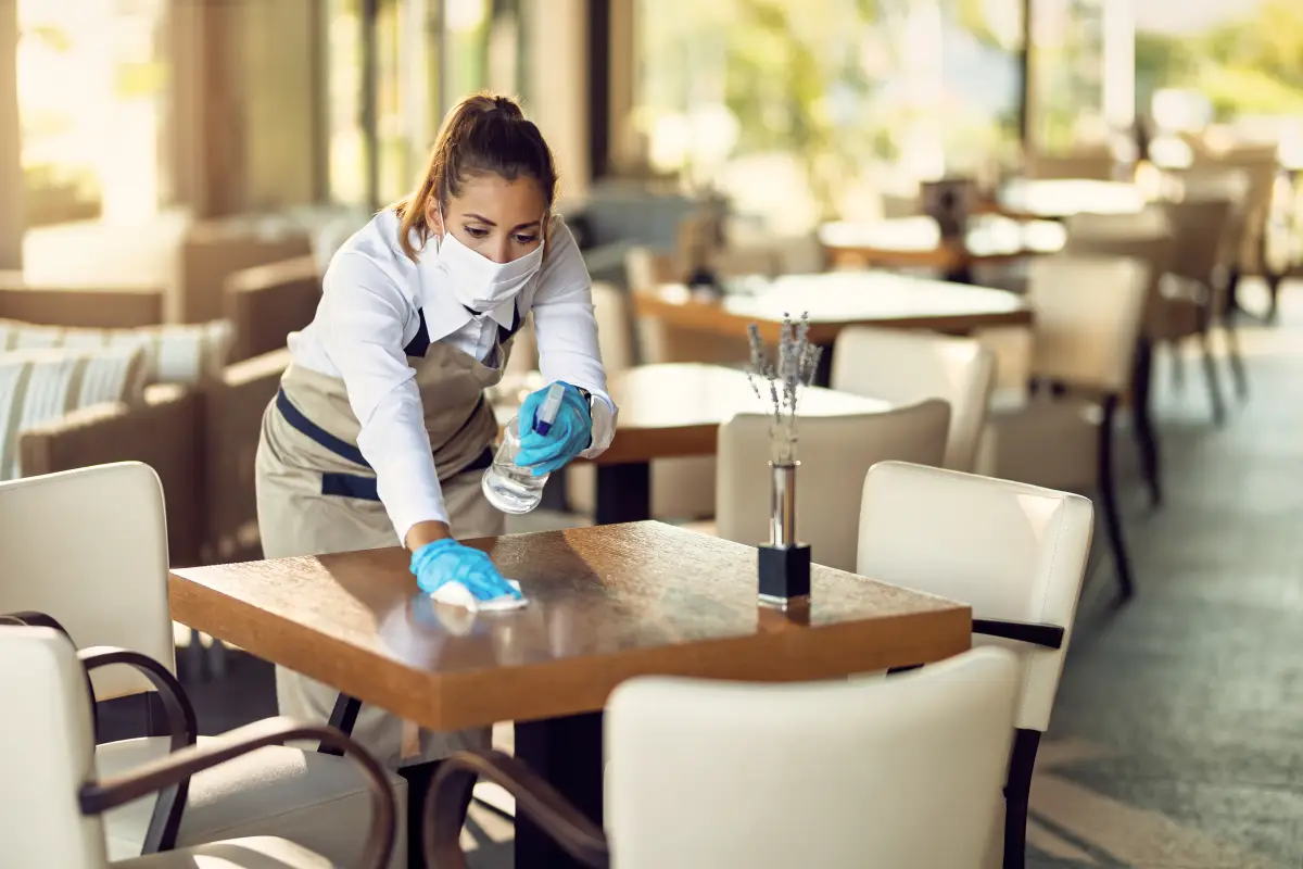 Los restaurantes abrieron sus puertas en enero de este año con aforos de 40%. (iStock)