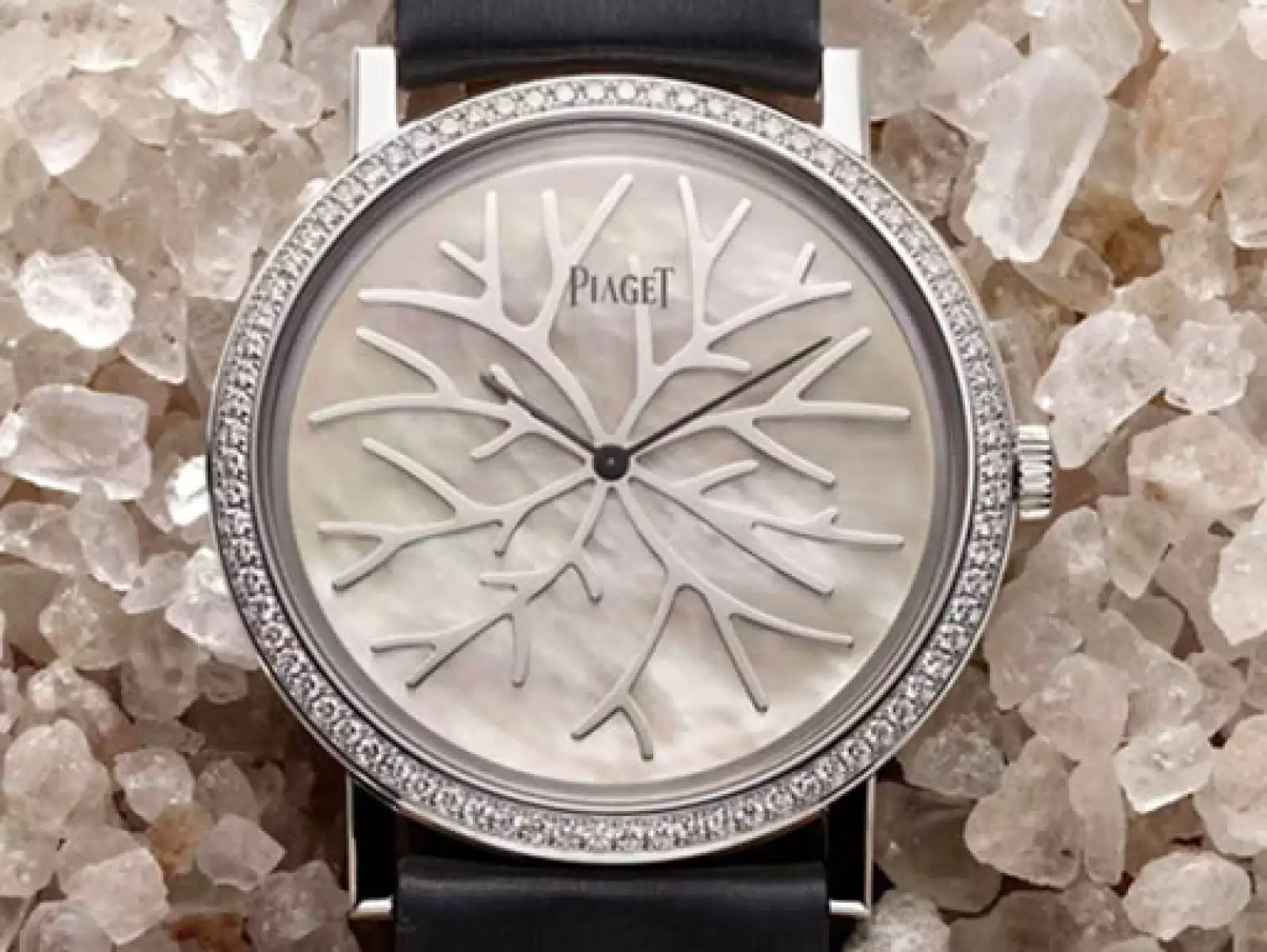 Motivos con diamantes y plata caracterizan a este modelo.