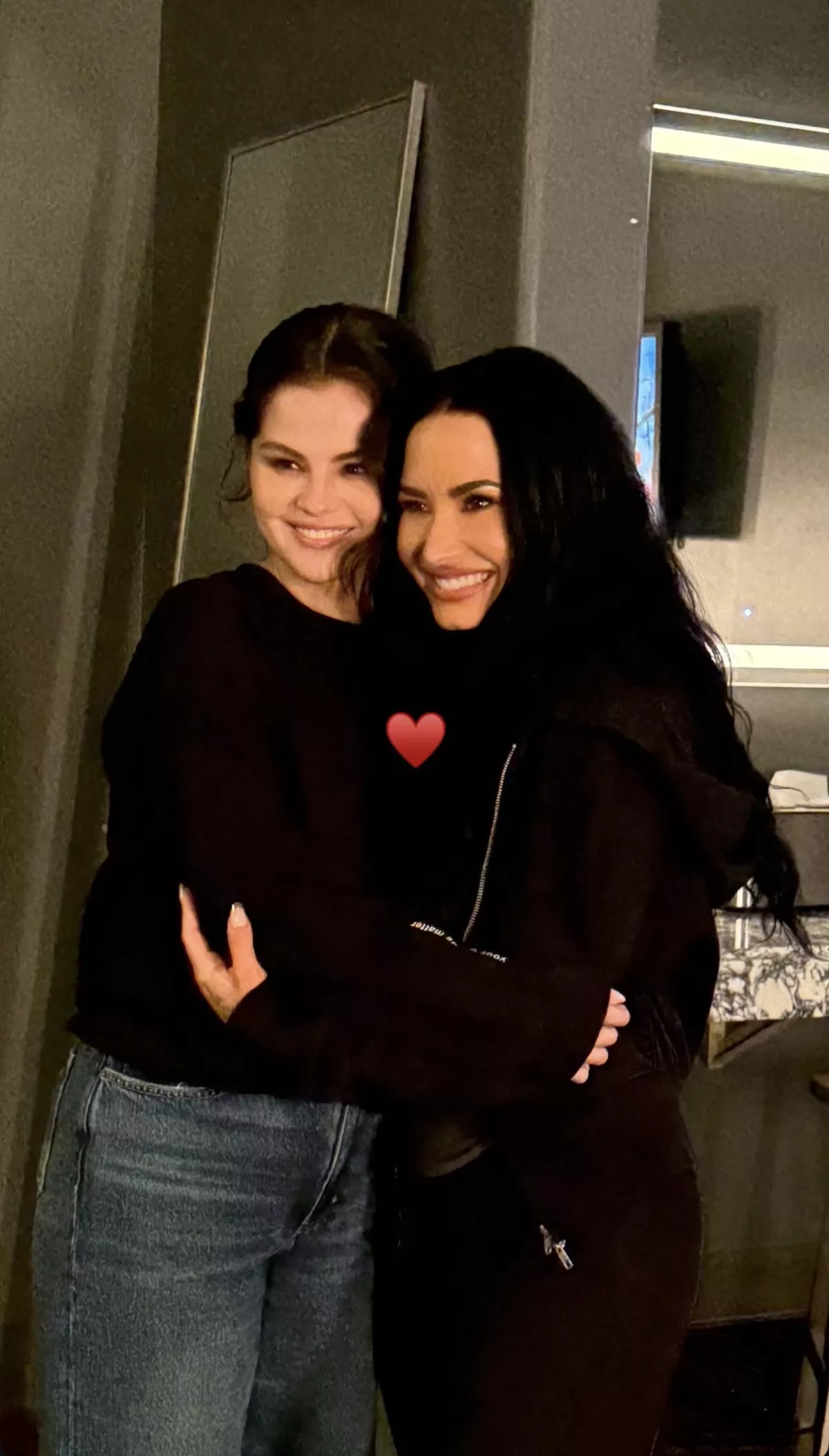 Selena-Gómez-Demi-Lovato