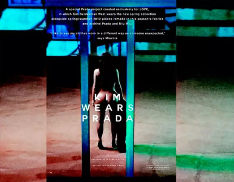 Después de su revelador cover feature de hace unos meses, la socialité se desnuda nuevamente para una revista, para un especial en el que Love Magazine rinde tributo a Prada.