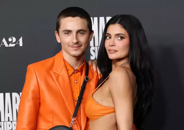 kylie-jenner-demanda-exempleada