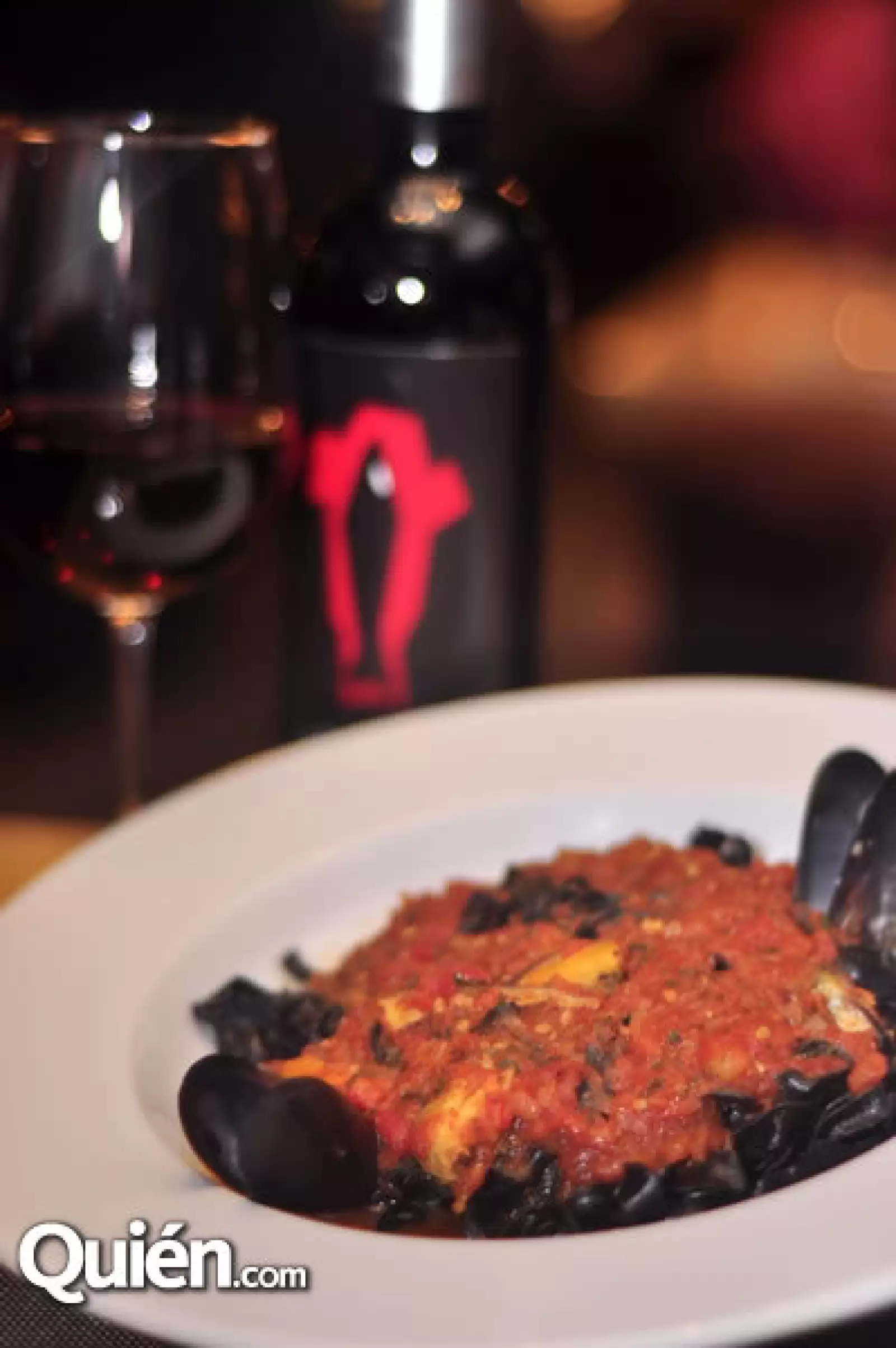 Fetuccini Negro en Salsa de Mejillones