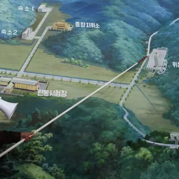 cohete satelite unha