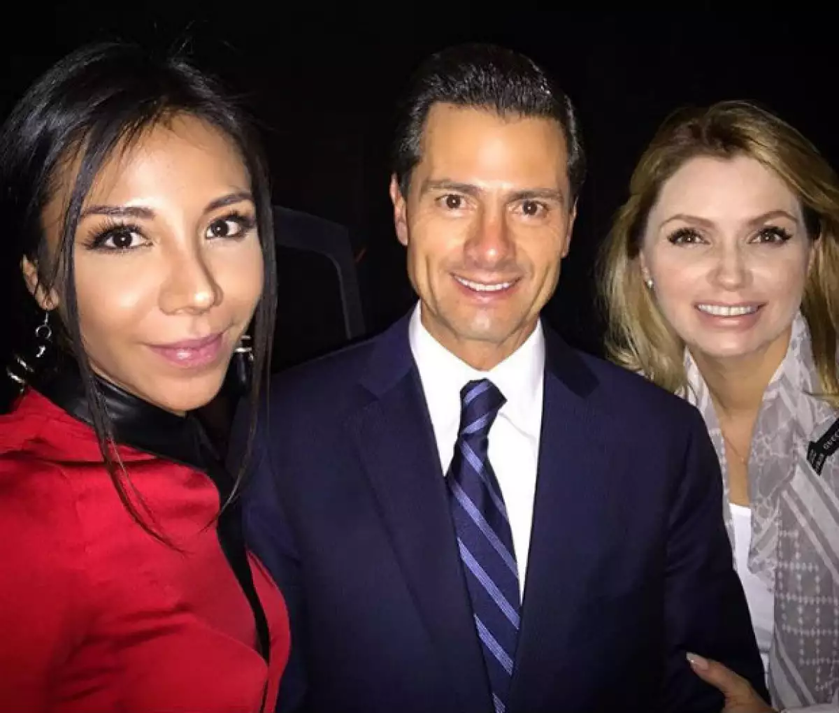 Angélica Rivera y Peña Nieto estuvieron poco tiempo en el teatro, acompañando a Sofía y los demás actores.