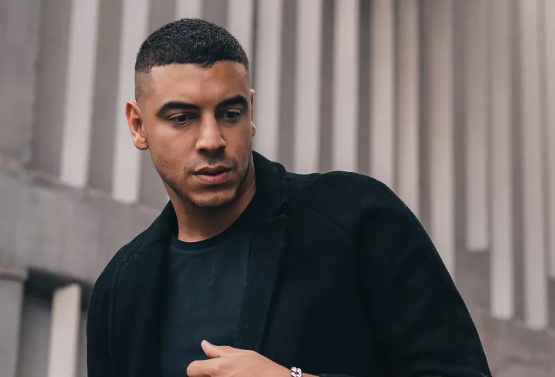 Manuel Medrano y Hay Una Luz Dentro de Ti