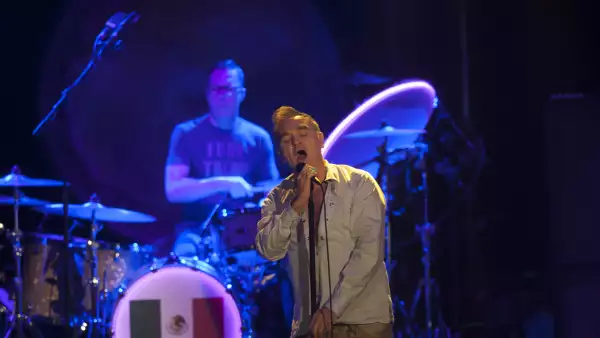 Su gira no descansó