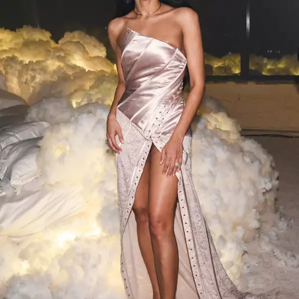 APRESMET 2: PRESENTED BY CARLOS NAZARIO, EMILY RATAJKOWSKI, FRANCESCO RISSO, PALOMA ELSESSER, RAUL LOPEZ, RENELL MEDRANO AND WSA