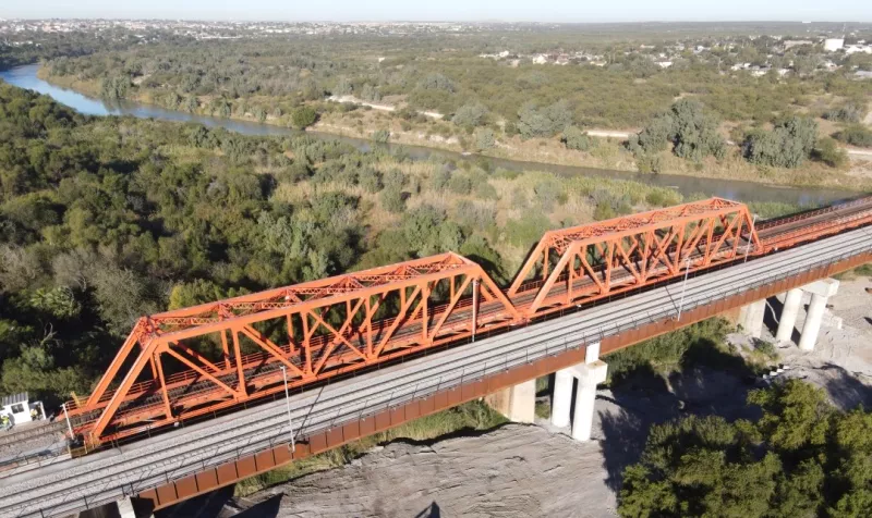 CPKC sortea la incertidumbre arancelaria y estrena puente ferroviario en la frontera