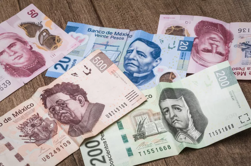 20, 50, 200 and 500 mexican pesos bills.