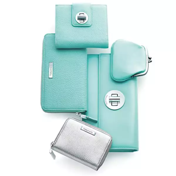 Para la temporada Otoño-Invierno 2011, la casa joyera presenta por primera vez en México los Totes de The Tiffany Leather Collection.