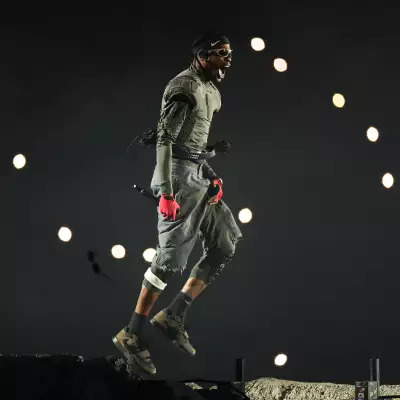 ¡Solo 20 minutos! Travis Scott desata furia de sus fans en Estambul tras ofrecer corto show