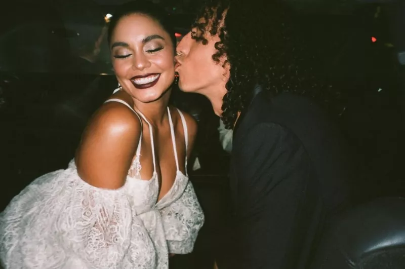Vanessa Hudgens y Cole Tucker