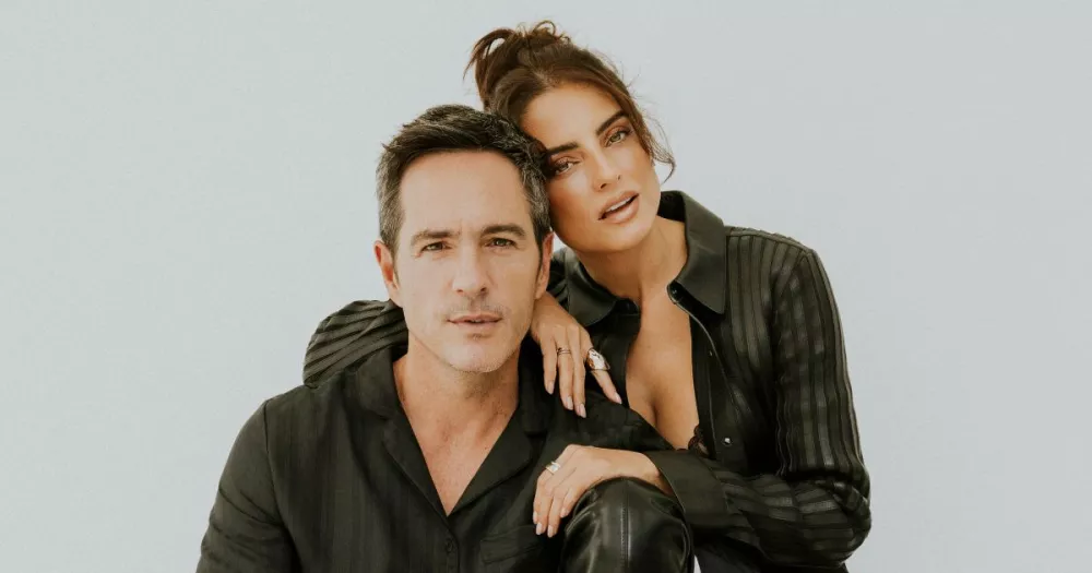 Aislinn Derbez y Mauricio Ochmann